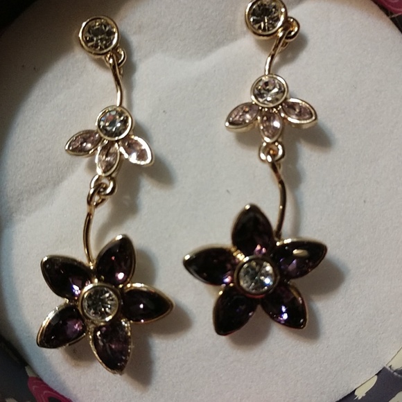 Avon amethyst color flower earrings - Picture 2 of 3